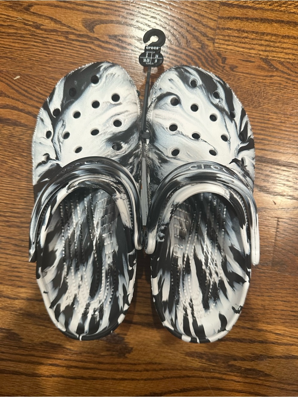 NWT Classic Marble Crocs Kids 6 (EU38-39)